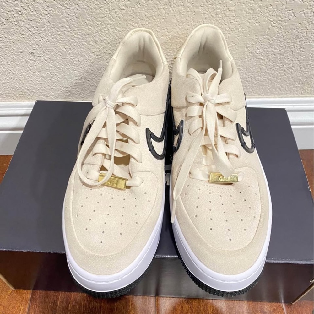 Nike Air Force 1 - Picture 2 of 8